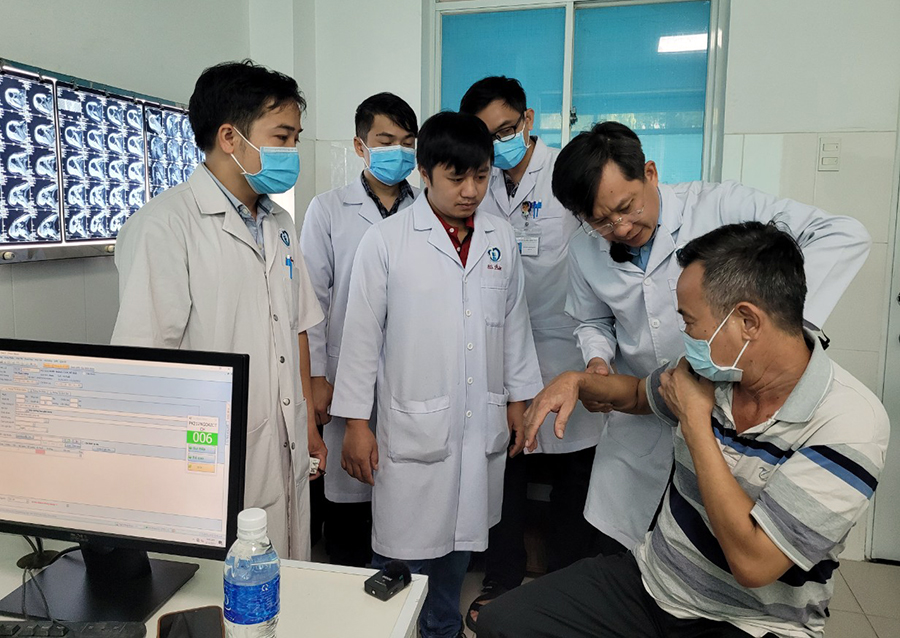 Đào tạo bác sĩ trẻ vững tay nghề